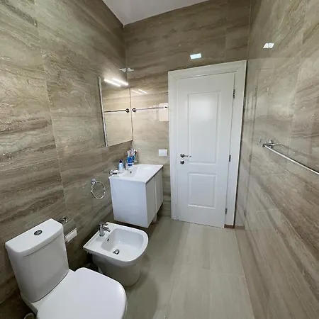 House 8 Center Pensión Krujë